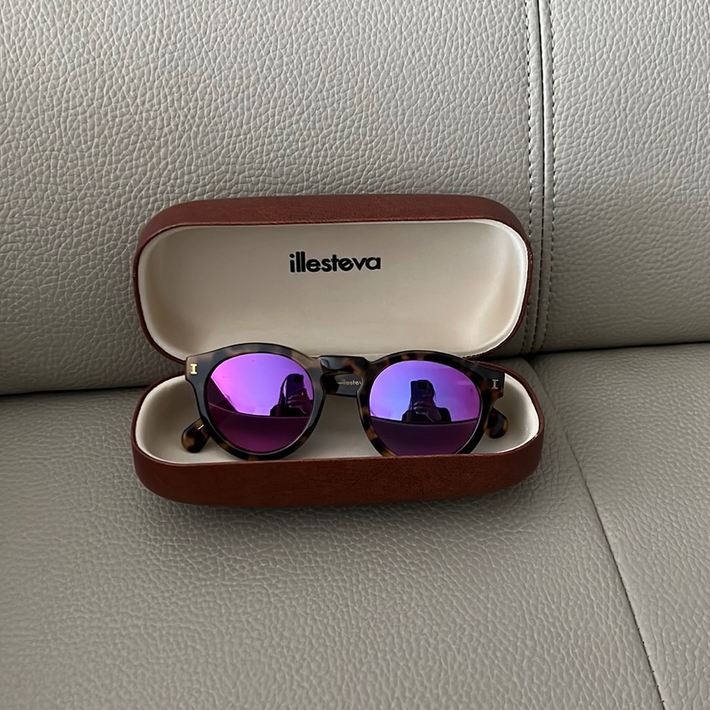 Illesteva Leonard Sunglasses - brown tortoise w/ pink mirror